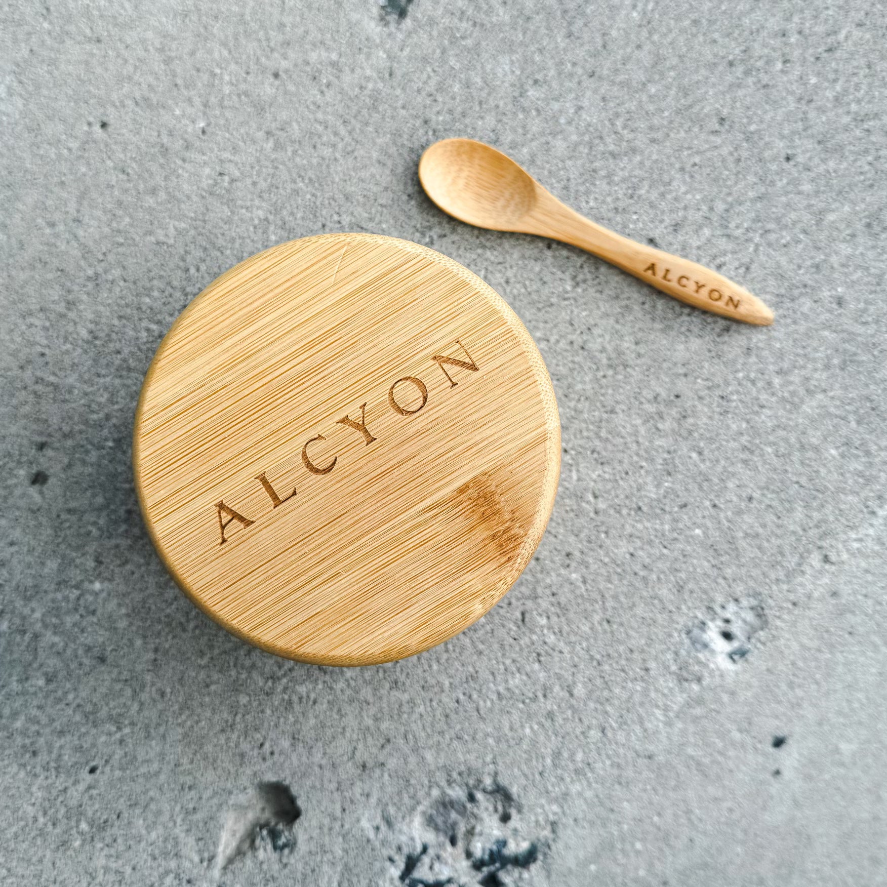 Main de sel et cuillère en bois (sel non inclus)