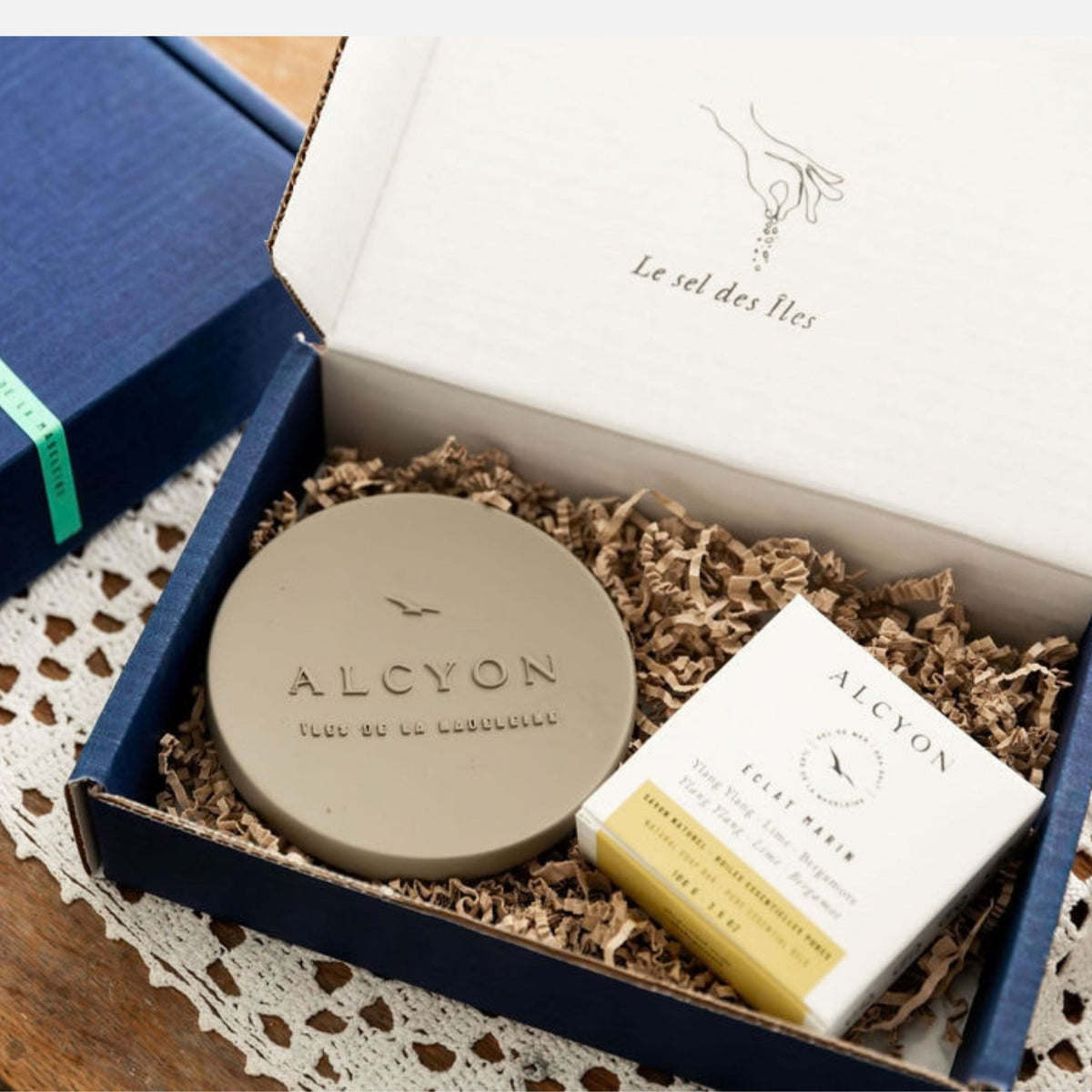 Coffret rituel marin — Porte-savon grège